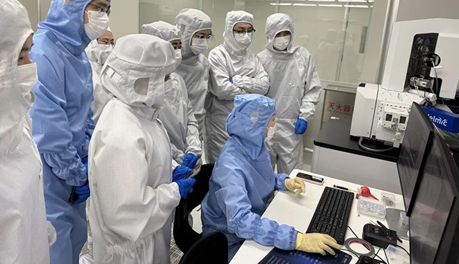 미시세계 마스터하기: CIQTEK은 실무 중심의 SEM 교육을 통해 USTC 연구원들의 역량을 강화하고 있습니다.